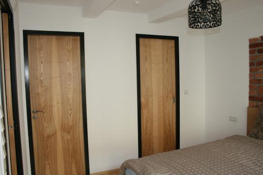 Každé dveře mají svoji vlastní kresbu